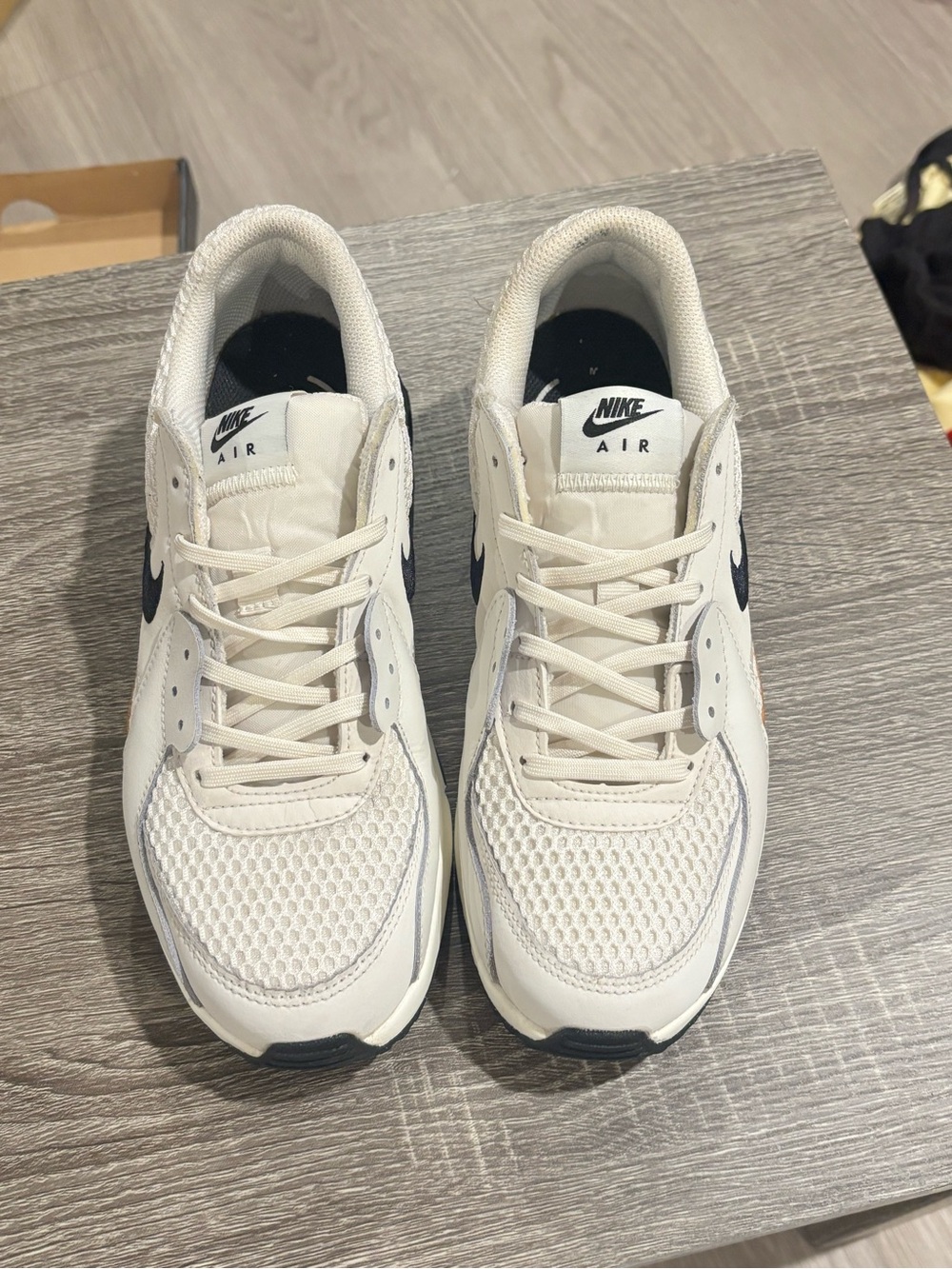 Nike Men’s White and Navy Low-Top Sneakers